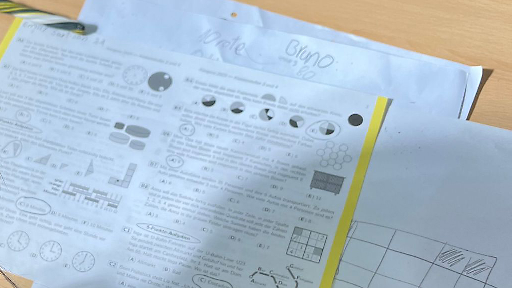 Ein Mathematik-Aufgabenbogen beim Wettbewerb