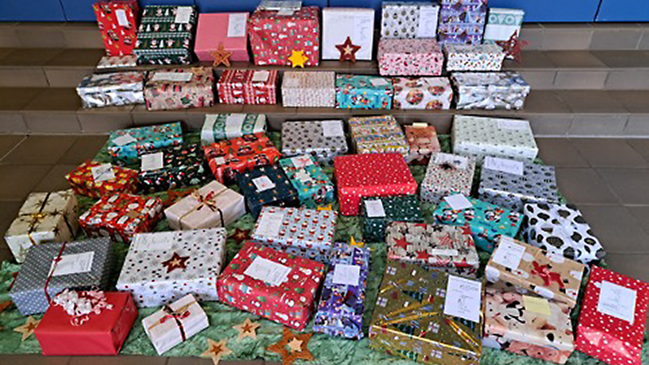Ausgebreitet: die vielen Geschenke die zusammen kamen